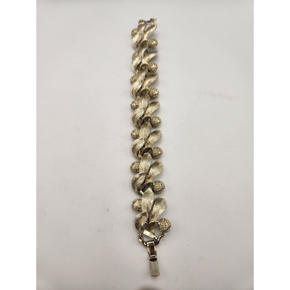 Lisner Vintage Gold Tone Leaf and Berry Link Bracelet Mid Century Botanical 7.25 - Picture 3 of 6